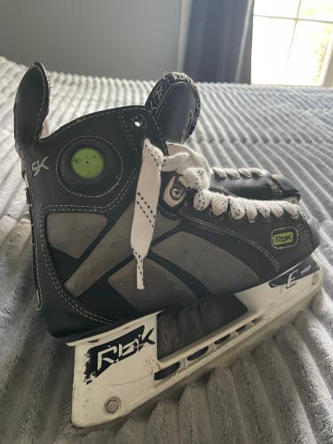 Black Reebok 5K Hockey Skates Regular Width 7 (Used)
