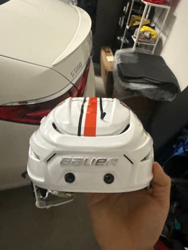 Medium Bauer Hyperlite Helmet (Used)