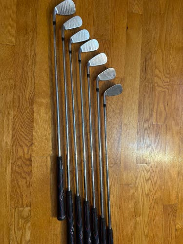 Men's TaylorMade Burner Right Handed Iron Set Regular Flex Steel Shaft (Used)