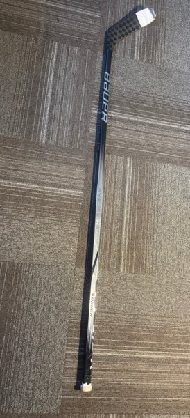 Senior Bauer Vapor Hyperlite 2 Right Handed Hockey Stick P28M 77 Flex Pro Stock (Used)