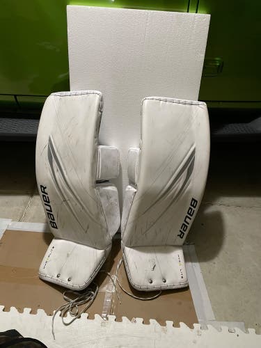 34" 2024 Bauer Vapor Hyperlite 2 Goalie Leg Pads (Used)