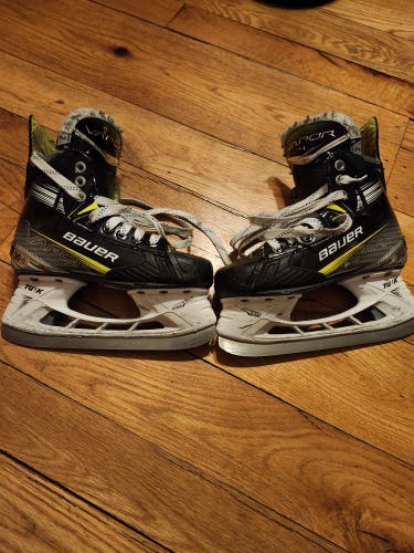 Bauer Vapor X4 Hockey Skates Regular Width Size 2 (Used)