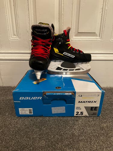 Bauer Supreme Matrix Hockey Skates Extra Wide Width Size 2.5 (Used)