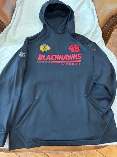 Chicago Blackhawks Men's Large Sweatshirt (Used)