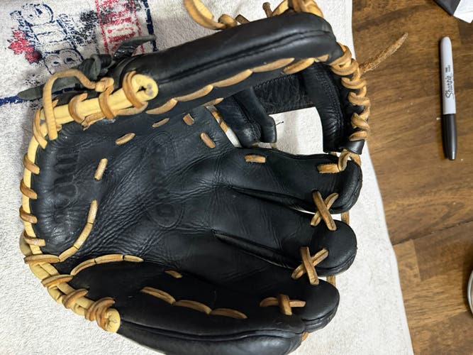 Wilson A1000 RH Infield Baseball Glove 11.25" (Used)