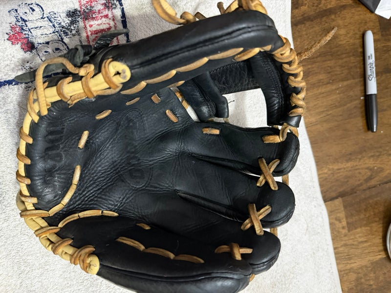 Wilson A1000 RH Infield Baseball Glove 11.25" (Used)