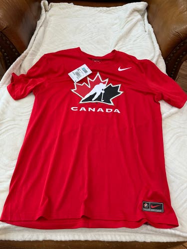 Team Canada hockey Red Large Men's Nike Shirt (New)
