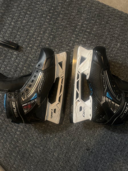 True Catalyst 7X4 Hockey Goalie Skates Regular Width 6.5 (Used)