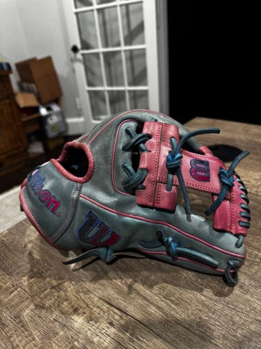 Wilson A2000 RH Infield Baseball Glove 11.5" (Used)