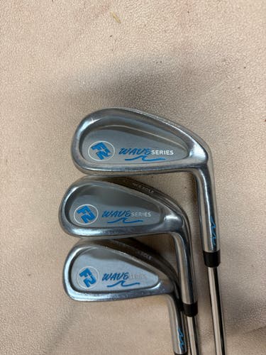 Men's F2 Wave series Right Handed wedge flex Iron Set (Used)