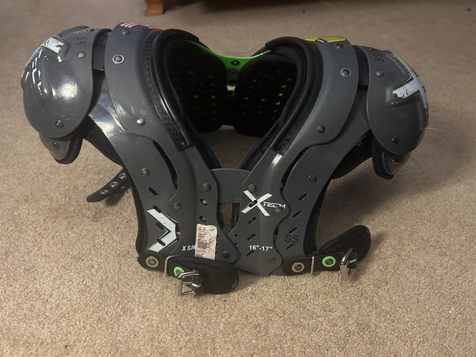 XS Adult Shoulder Pads (Used)