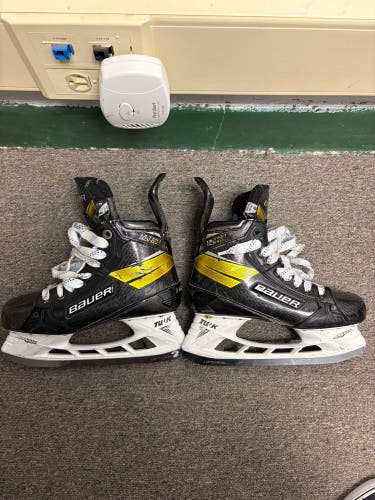2020 Bauer Supreme Ultrasonic Hockey Skates 8 (Used)