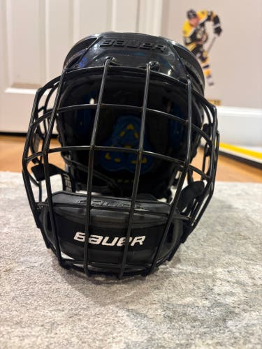 Medium Bauer Re-Akt 150 Helmet (Used)