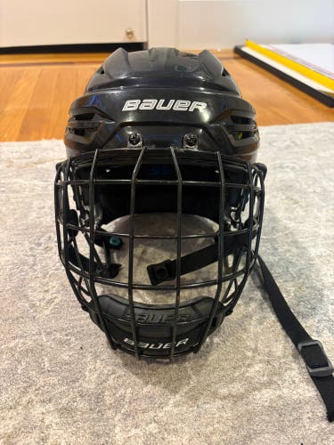 Medium Black Bauer Re-Akt 95 Helmet (Used)
