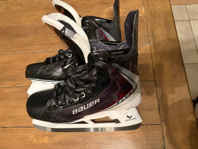 2025 Bauer Vapor Fly40 Hockey Skates Regular Width 10.5 (Used)