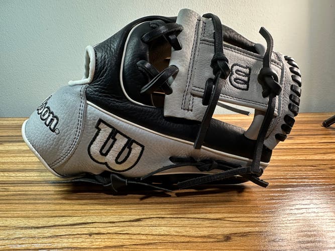 Wilson A7000 RH Baseball Glove 11.5" (Used)