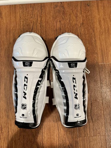 Senior CCM 21K 14" Shin Pads (Used)