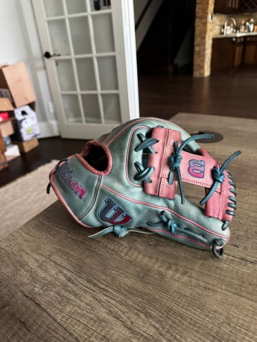 Wilson A2000 RH Infield Baseball Glove 11.5" (Used)