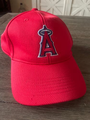 Red Kids Unisex One Size Fits All Hat (Used)