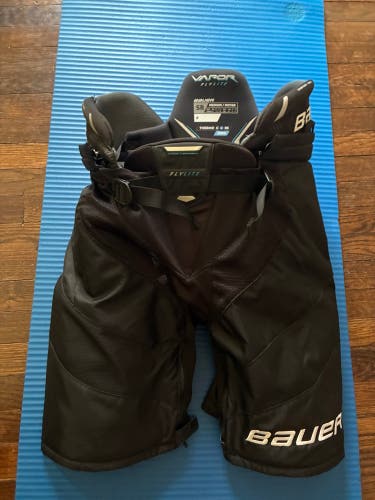 Men's Senior Black Medium Bauer Vapor Flylite Hockey Pants (like new)