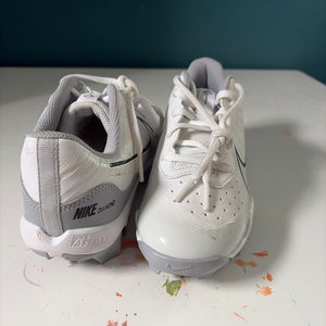 White Kid's 4Y (Big Kids / Youth) Youth Nike Air Diamond Low Top Molded Cleats (New)