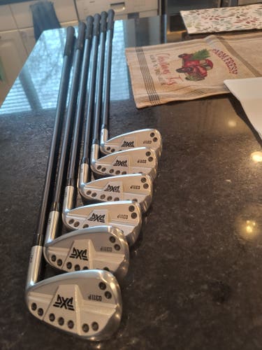 Men's PXG 0311 P GEN3 Right Handed Iron Set (6 Clubs) #6 - #9, PW, GW Graphite Shaft (Used)