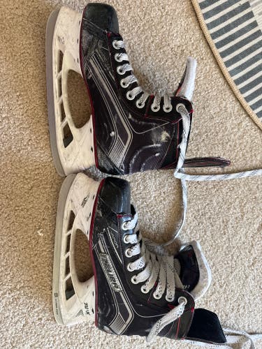 2015 Bauer Vapor X500 Hockey Skates Regular Width Size 3.5 (Used)