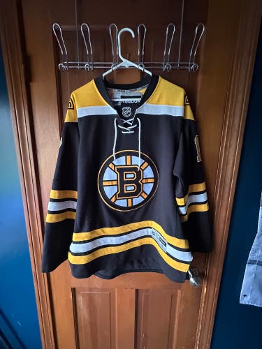 Medium Milan Lucic Boston Bruins Jersey(Used)