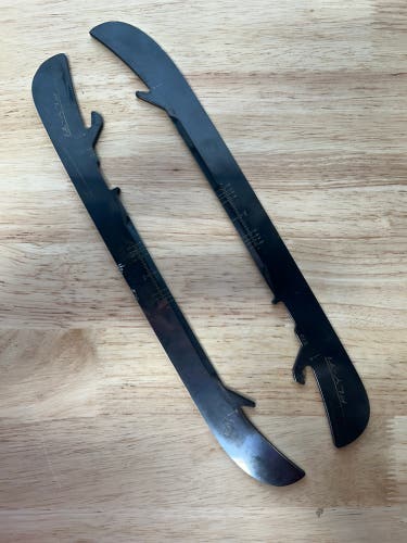 Bauer FLY-TI 272mm Dallas Stars Pro Stock Skate Blades / Runners (Used)