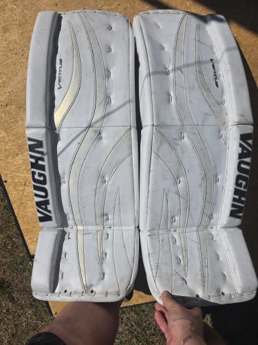 30" Vaughn Ventus LT88 Goalie Leg Pads (Used)