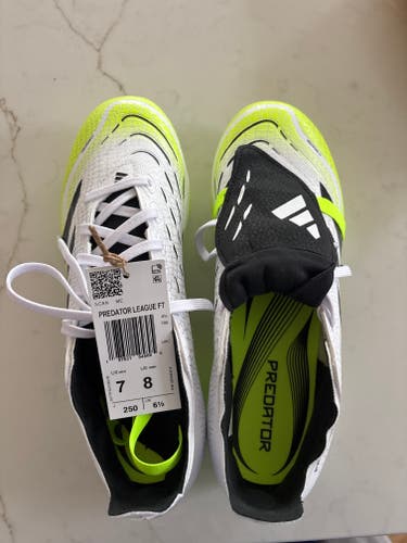 White Unisex Size M 7.0 (W 8.0) Adidas Predator Pro FG Cleats (New)