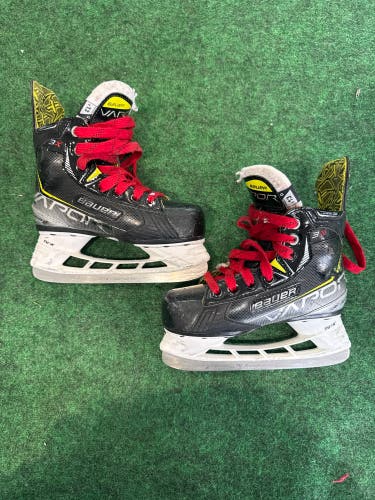 Youth Bauer Vapor 3X Hockey Skates (Regular) Size 13 (Used)