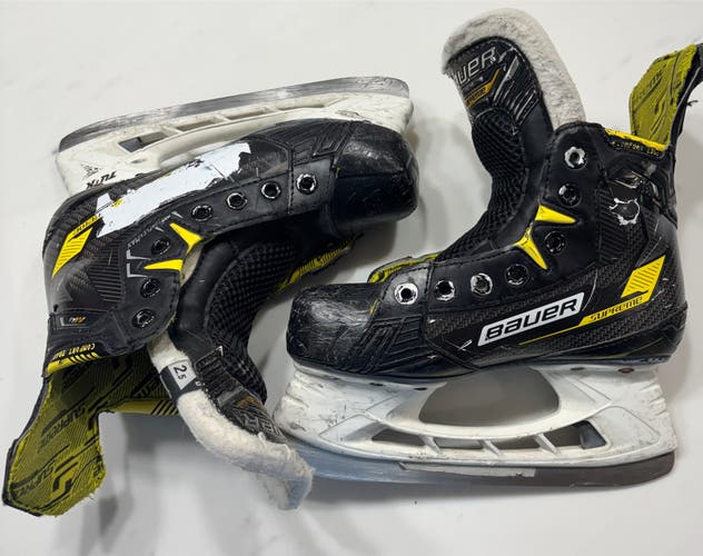 2022 Bauer Supreme M4 Hockey Skates Regular Width Size 2.5 (Used)