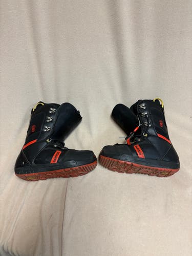 Men's Size M 9.0 (W 10.0) Burton Progression Snowboard Boots (Used)