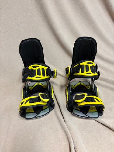 Drake Medium Snowboard Bindings (Used)