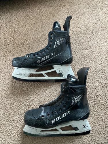 Black/Gray 2023 Bauer Vapor Hyperlite 2 Hockey Skates Regular Width Pro Stock 9.5 (Used)