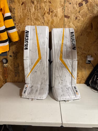 32" 2024 Vaughn SLR4 Goalie Leg Pads Pro Stock (Used)