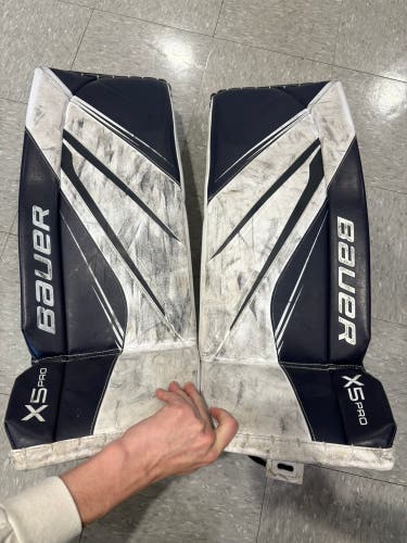 Small 30+ Intermediate Bauer Vapor X5 Pro Goalie Leg Pads (Used)