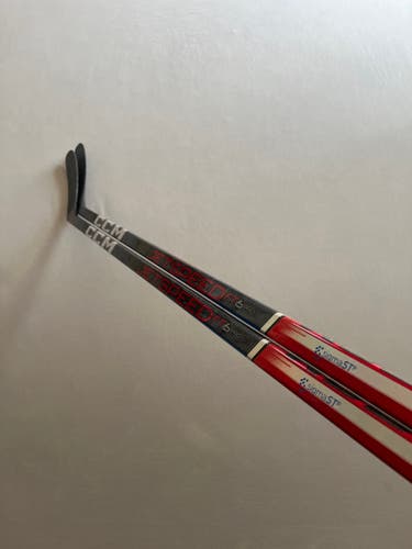 *2 Pack* of New 60 Flex P88 Intermediate CCM JetSpeed FT6 Pro RH Pro Stock Hockey Sticks - USA