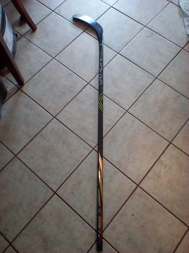 Senior Bauer Vapor 2X Right Handed Hockey Stick P92 77 Flex (Used)
