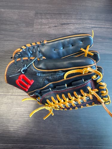 Wilson A2K D33 w/ Superskin LH Pitcher's Baseball Glove 11.75" (Used)