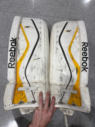 24+1" Junior Reebok XLT 24 Goalie Leg Pads (Used)