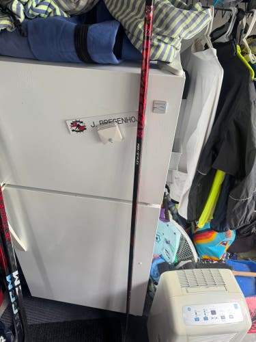 Senior Bauer Twitch Right Handed Hockey Stick P28 87 Flex Pro Stock (Used)