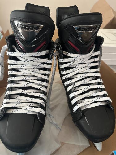 2025 CCM JetSpeed FT8 Pro Hockey Skates Regular Width 8 (Used)