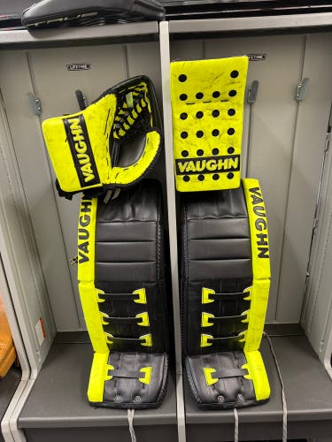 33" 2024 Vaughn V9 Pro Carbon Vintage w/ Faux Straps Goalie Full Set (Used)