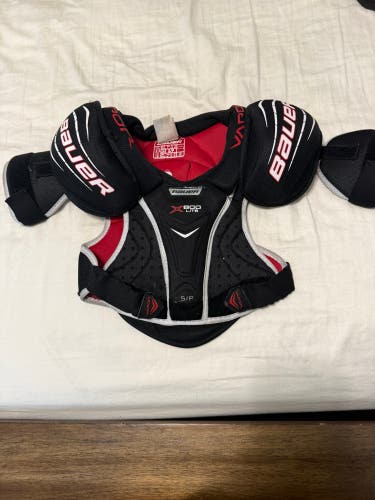 Small Junior Bauer Supreme Mach Shoulder Pads (Used)