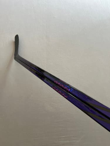 *2 Pack* of New 60 Flex P88 Intermediate Bauer Twitch Right Handed Pro Stock Hockey Sticks - Purple