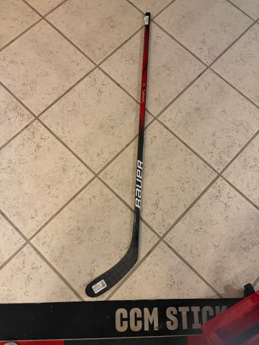 Junior Bauer Vapor X4 Right Handed Hockey Stick P28 40 Flex (New)
