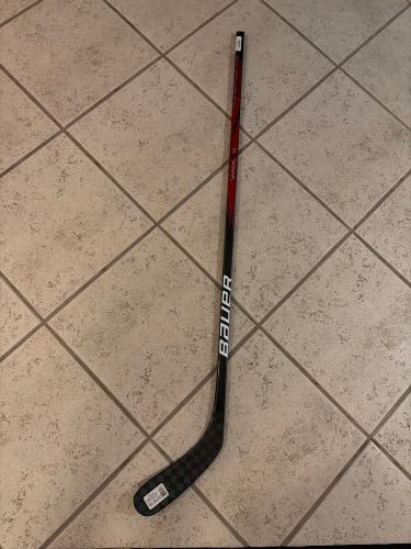 Junior Bauer Vapor X4 Right Handed Hockey Stick P88 40 Flex (New)