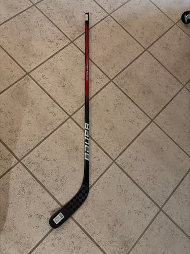Junior Bauer Vapor X4 Right Handed Hockey Stick P88 50 Flex (New)